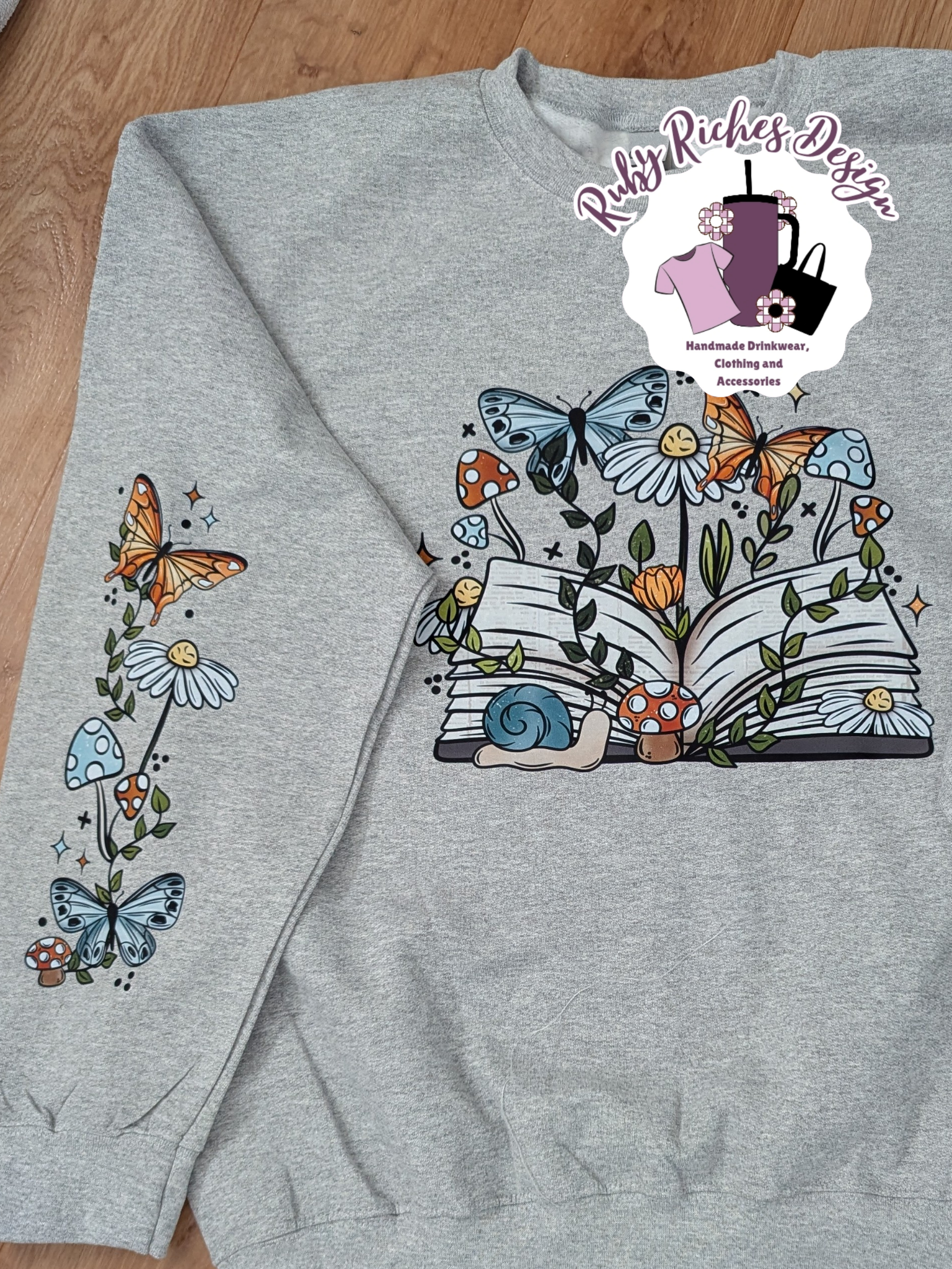 Book Cottagecore Design Sweatshirt